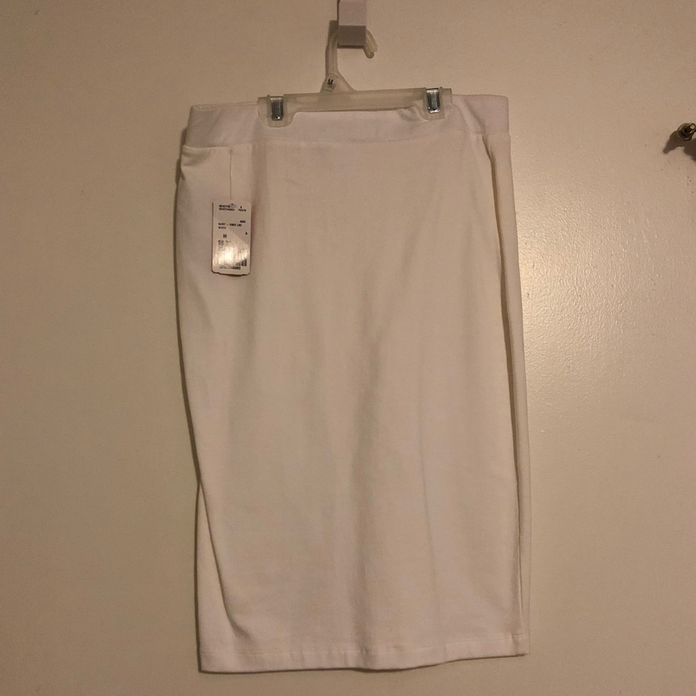 ✨NWT✨ White stretch-knit pencil skirt